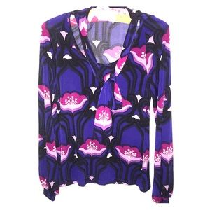 Lightweight long sleeve blouse with neck tie